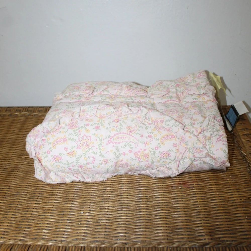 Williams Sonoma. Printed Floral Pattern Hand Quilting Ruched Sham.